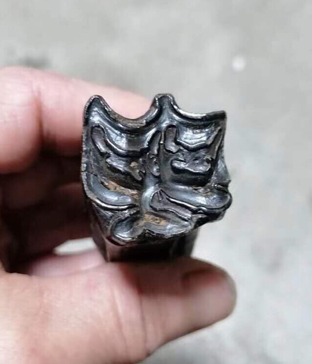 千年化石已玉化，皮壳黑漆包浆厚重。可把玩可...