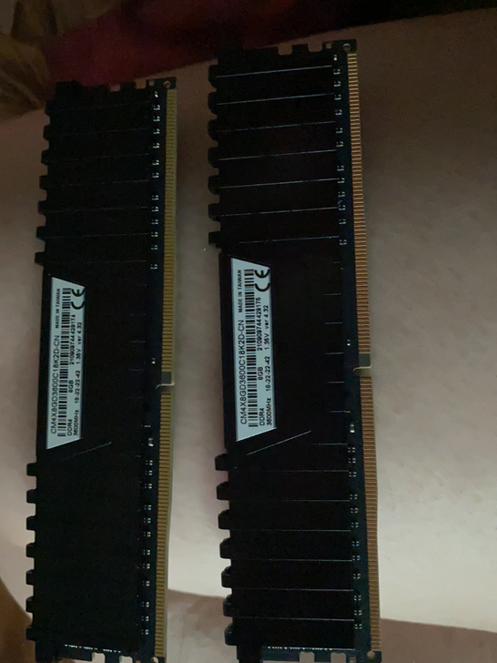 出两条海盗船3600内存条子，单条8g 两...