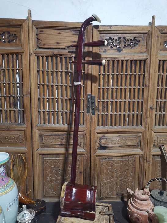 红木二胡，乐器红木包邮！皮子坏了，桶子有开...