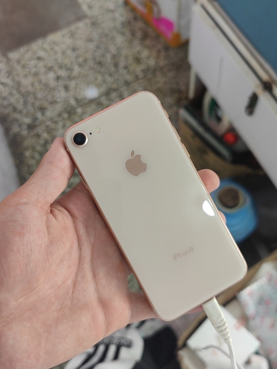 苹果8 换过原装无修有指纹主板，红前摄后摄...