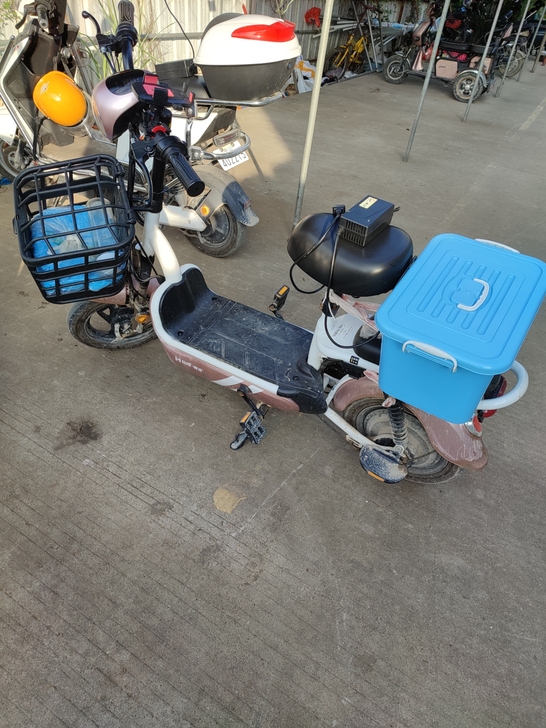 哈啰棒途牌电动车九成新，骑了两个月，合格证...