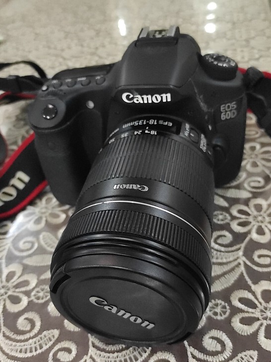 佳能单反数码相机60D,自带18-135m...