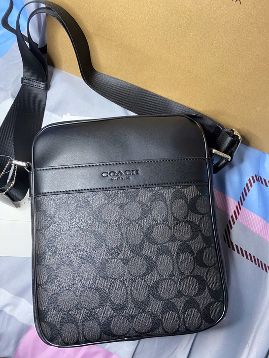 蔻驰男包单肩包斜挎包