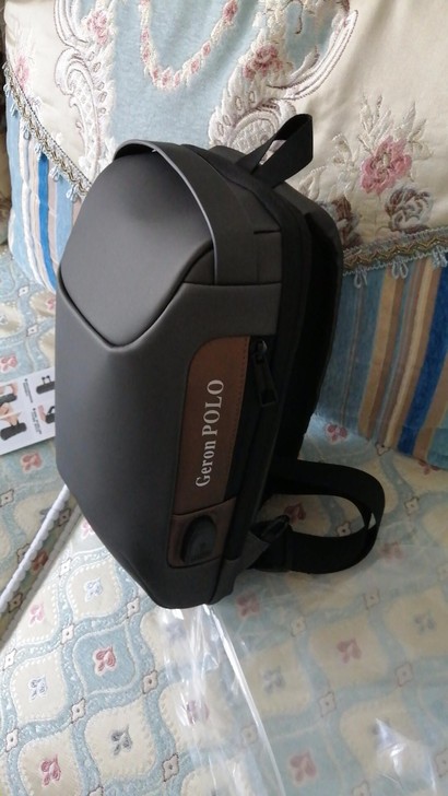 胸包男士时尚韩版炫酷跑车背包大容量多功能单...