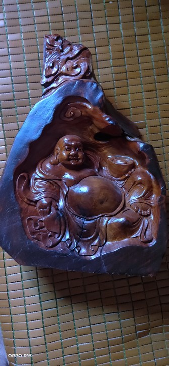 早些年去东兴旅游买的木雕，不要问我什么木材...