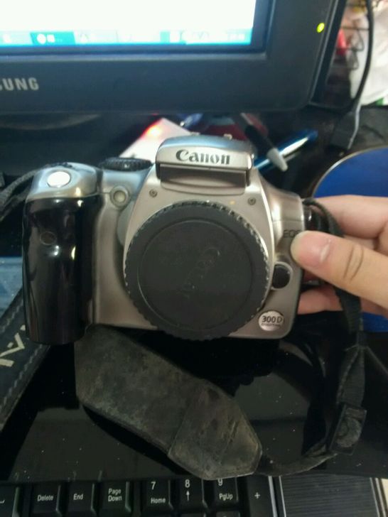 佳能300机身,一旦售出不退。维修师傅首选