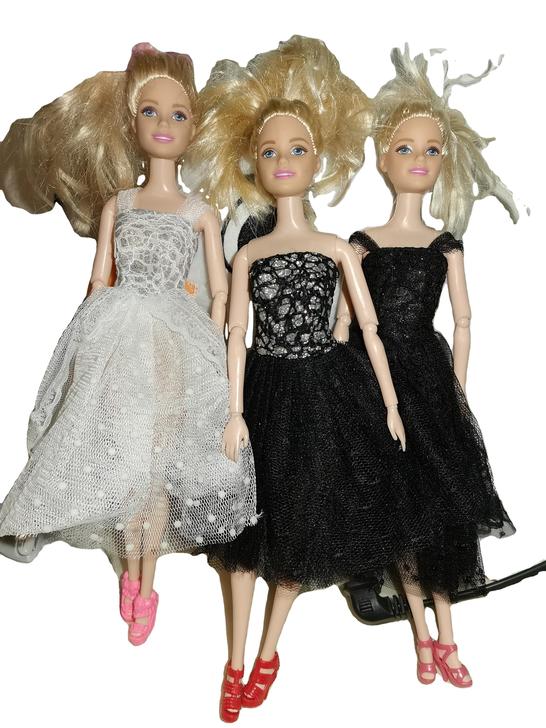 打包3个全新芭蕾芭比娃娃，含娃含衣服有礼盒...