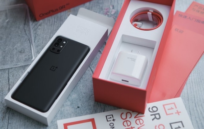 出一加9r顶配12+256版本全套。