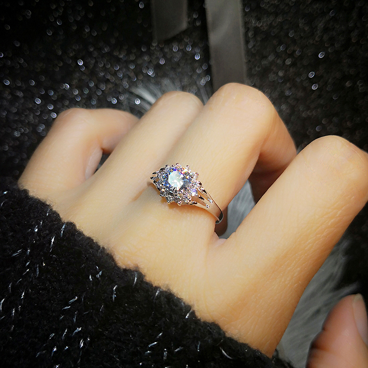 专柜高档时尚80分仿真钻石戒指 镀18k铂...