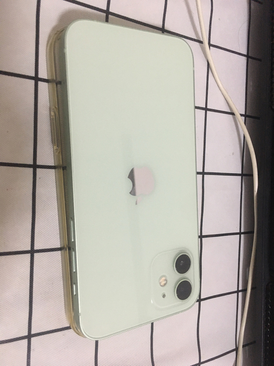 iPhone 12  128G 国行，无瑕...