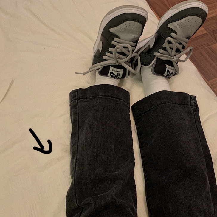 黑色直筒牛仔裤任何腿型都可驾驭活脱脱的遮肉...