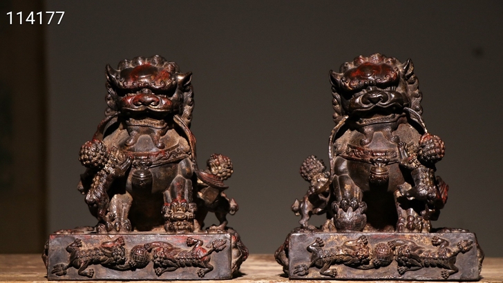 四世同堂、案头狮一对