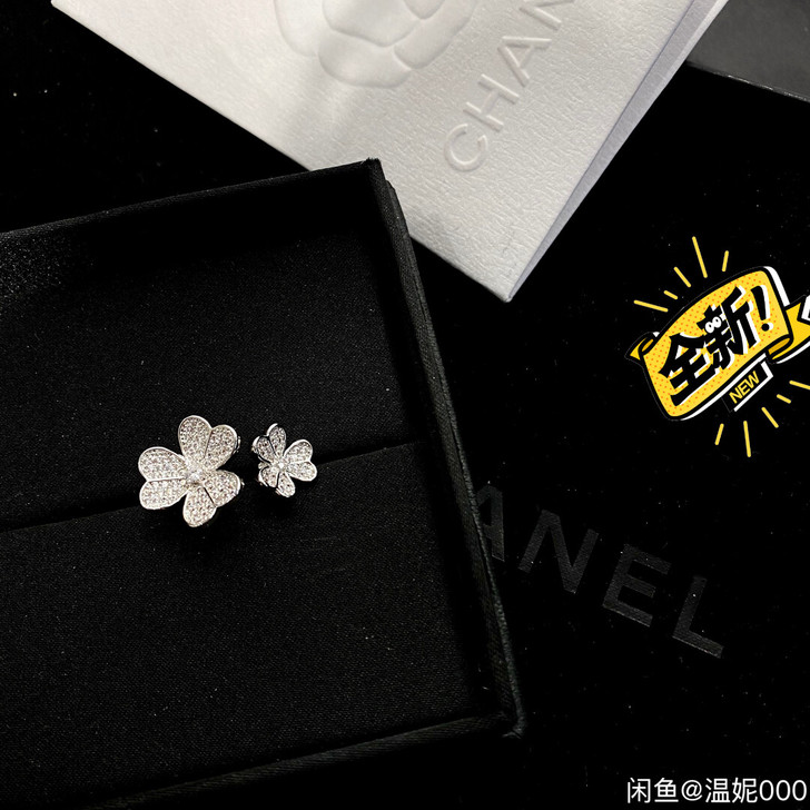 V*C系列来袭~ 小花银色镶钻开口可调节戒指