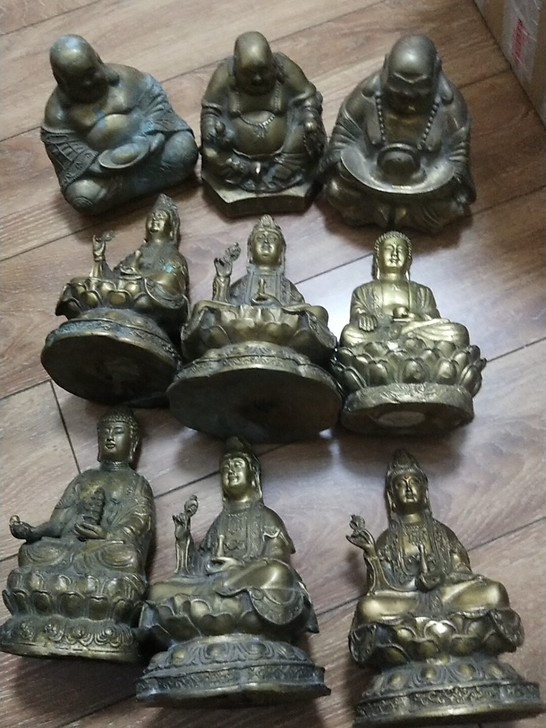 新收旧铜佛像九尊。面相庄严做工精细。有缘人...
