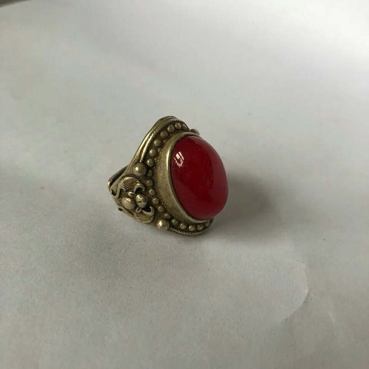 乡下收的红宝石戒指,是一位老奶奶的嫁妆,大...