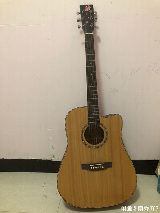 吉他便宜出。因为有了新吉他旧吉他用不上了，...