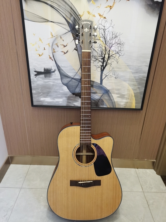 单板吉他。赠送背包，赠送拨片。