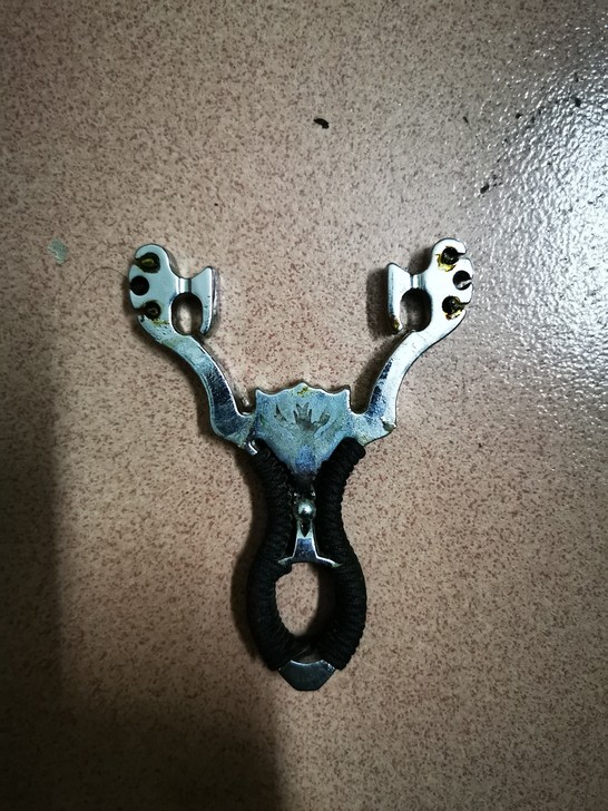 闲置弹弓，好久没玩了，没有皮筋