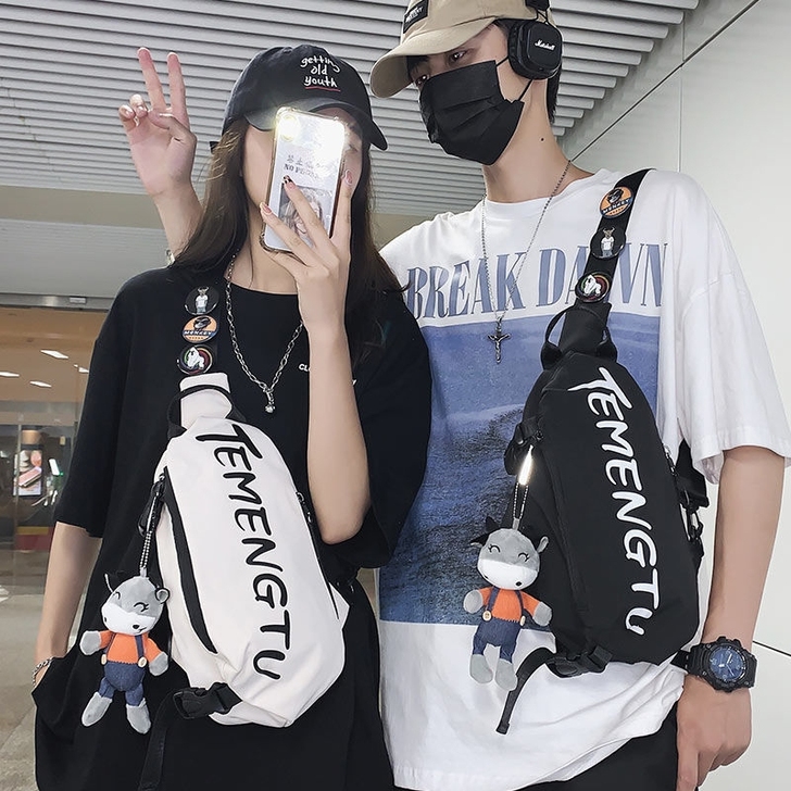 【全新包邮】潮牌斜挎包男士ins运动腰包休...