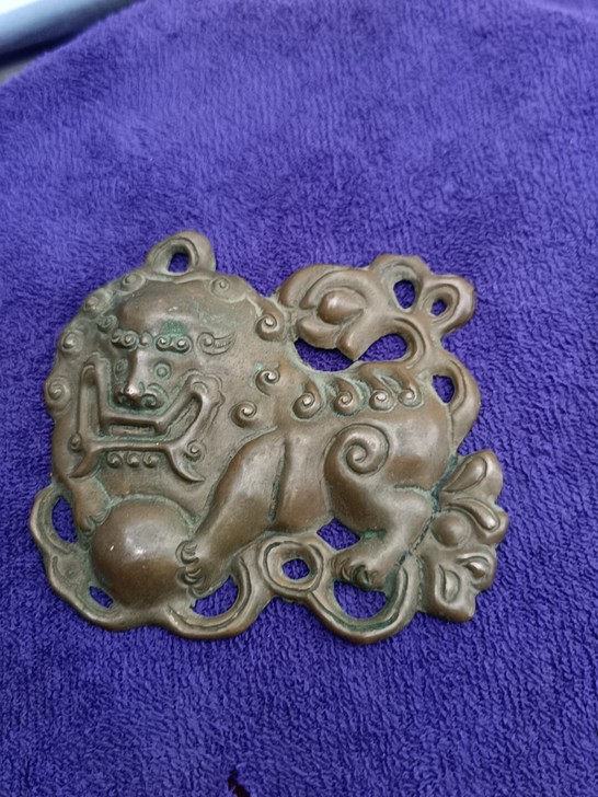 未知饰品狮子抱绣球