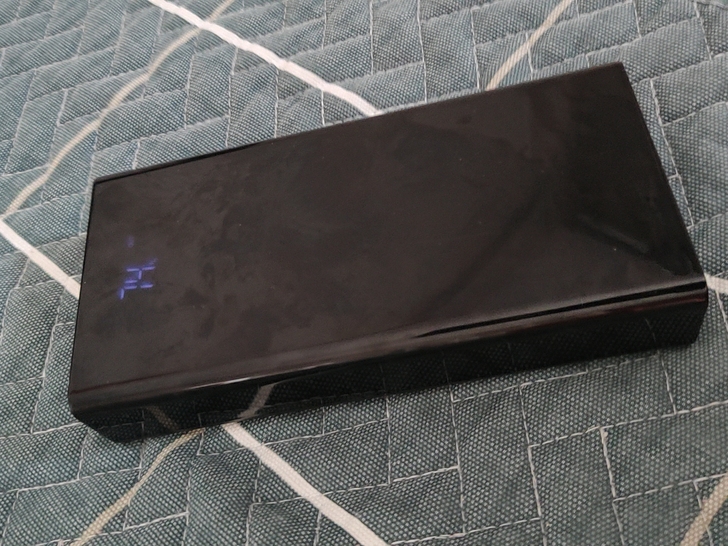 超大容量充电宝,聚能充。满电用一周。