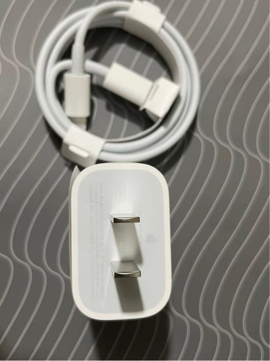 闲置原装苹果20 w快充充电器一套 苹果2...