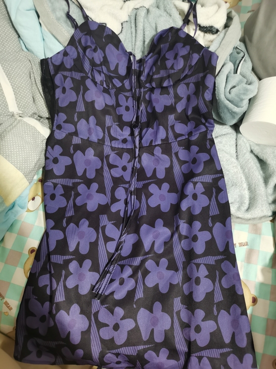 吊带裙 M码 但是肥肠肥肠瘦 要100斤以...