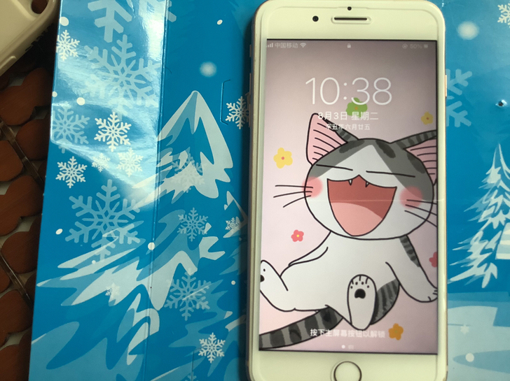 女仔自用机iPhone 8p，全绿，成色靓，运行流畅，指纹摄