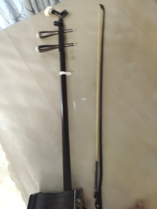 姑苏牌二胡，自学时用过两天，一段时间没学闲...