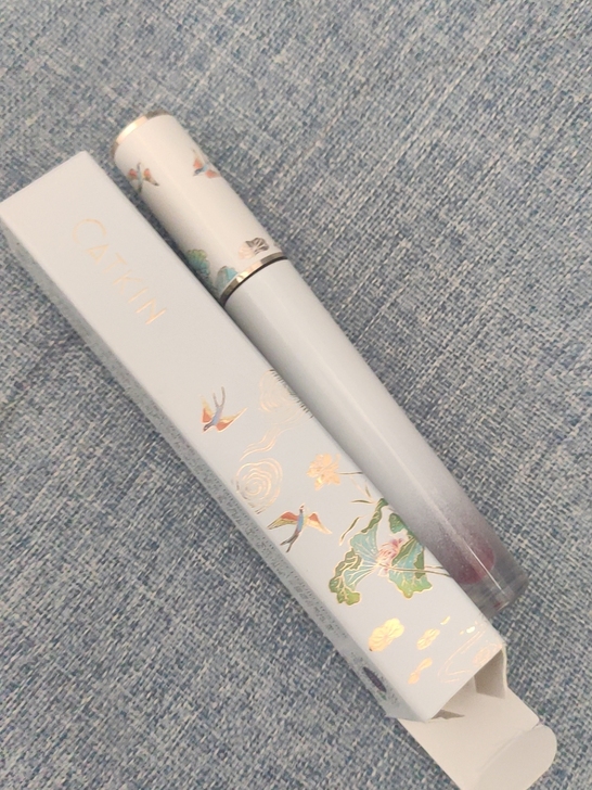 卡婷天空之镜水光唇釉