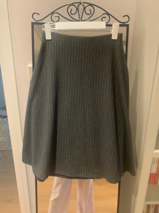 ZARA 灰色条纹伞裙，S码，腰部内衬松紧...