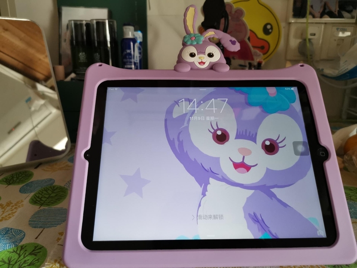 女生iPad2苹果平板电脑  原装正品 小...