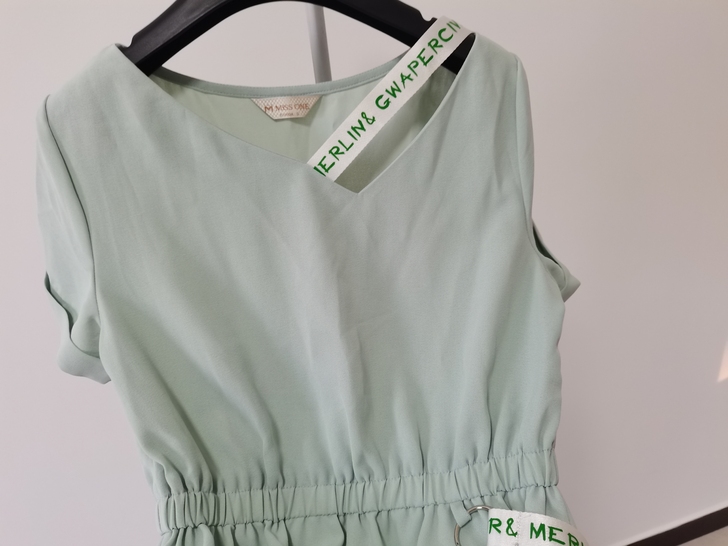 misone全新连衣裙，穿过一次被朋友说太...