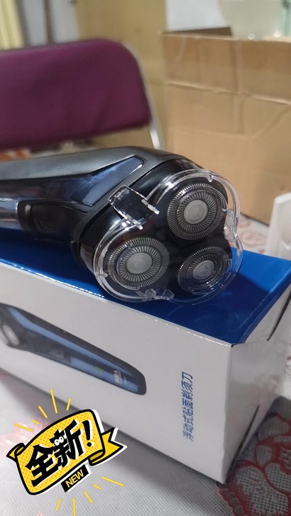 全新闲置三刀头全身水洗剃须刀刮胡刀，包邮，...
