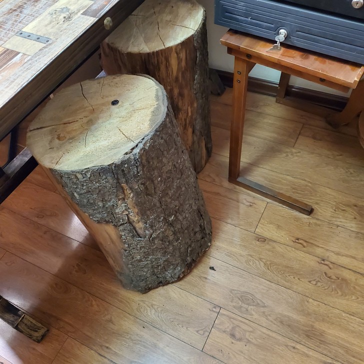 原木桌腿一组，100元一个，共2个高63厘...