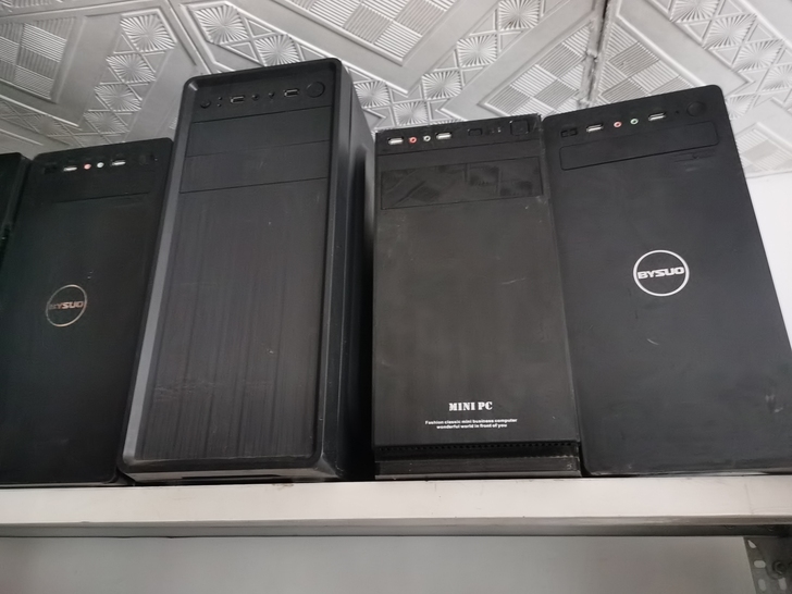 空机箱成色好，最好自取。