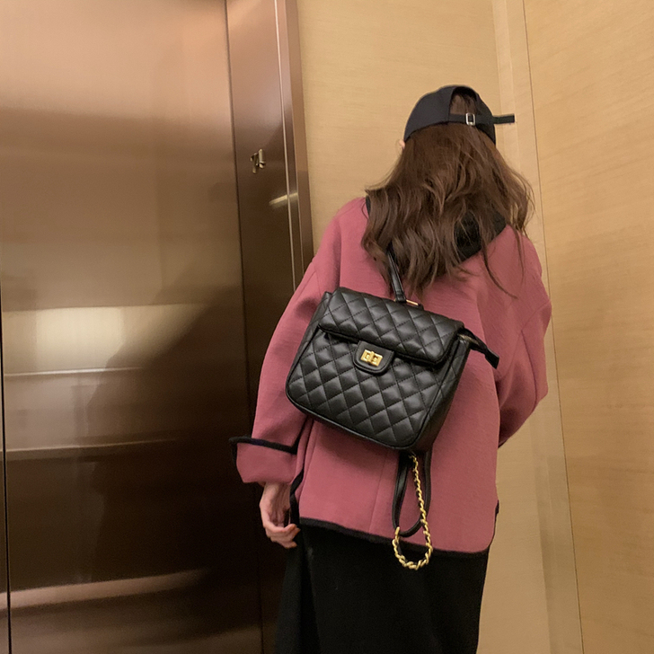 乌77气质菱格子PU包立体锁扣翻盖拉链包双...