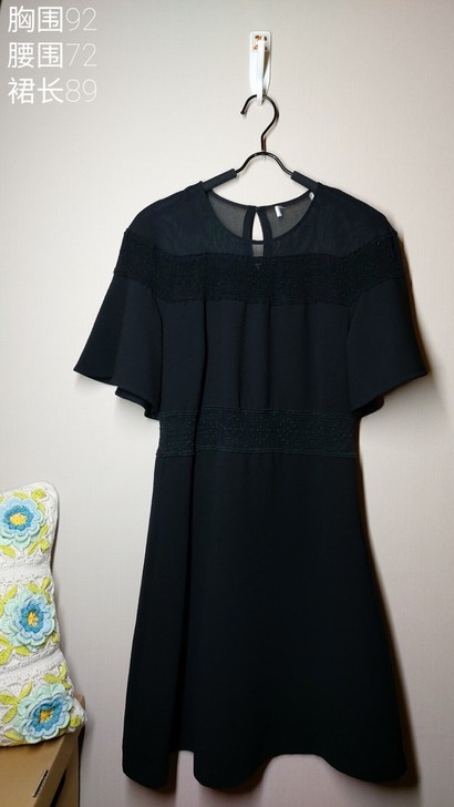 B651 设计师贵价 高腰镂空披肩式连衣裙...