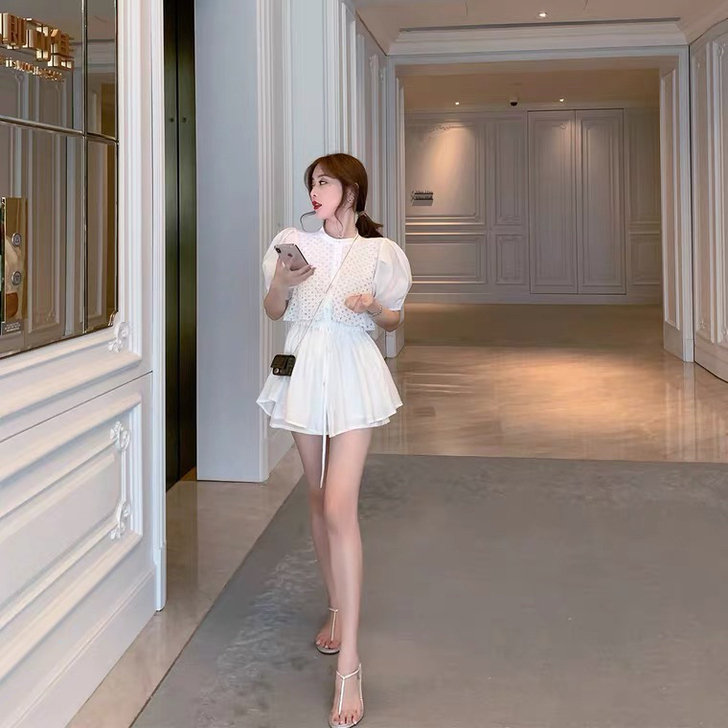 ByYou 白色水溶蕾丝收腰泡泡袖衬衫减龄...