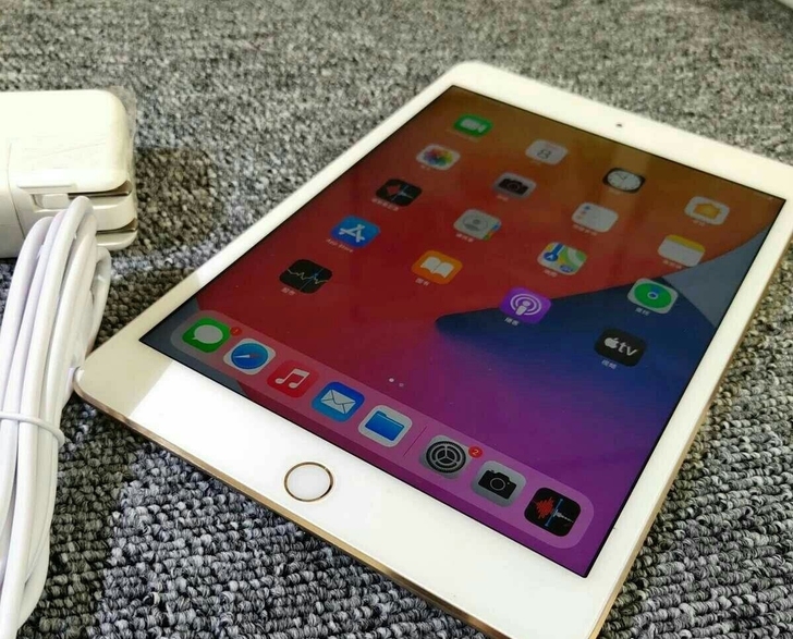 出一台个人闲置自用iPad9.7寸苹果平板...