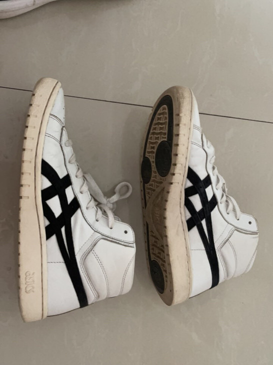 亚瑟士灌篮高手 很少穿 只是有点脏了 刷...