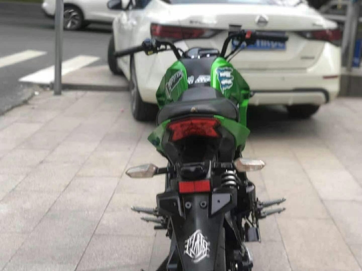 摩托车机车跑车