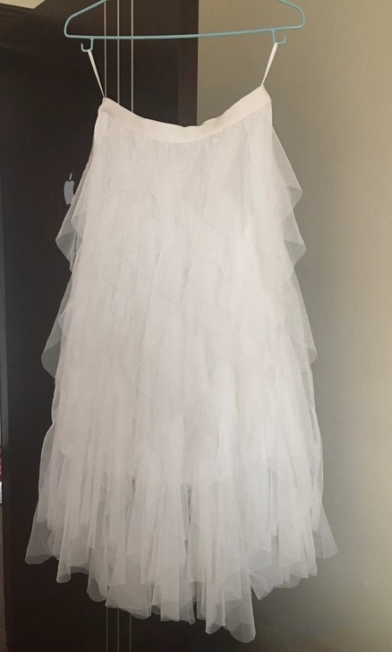 爱依服白色长款纱裙蓬蓬裙，腰围64厘米，松...