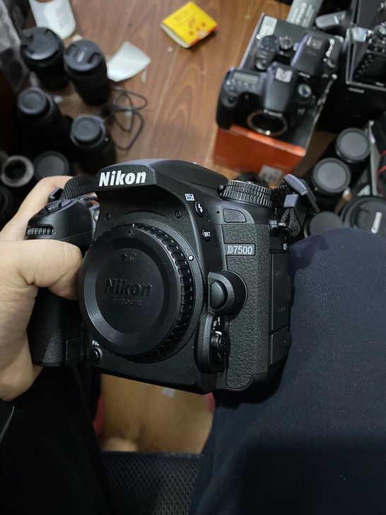 尼康D7500 单机 98新带包装行货 支...