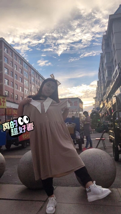 甜美风连衣裙，不爱出褶皱，面料凉快舒适，卡...