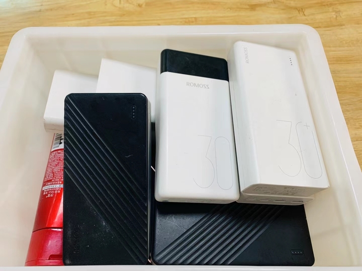 多个闲置罗马仕充电宝