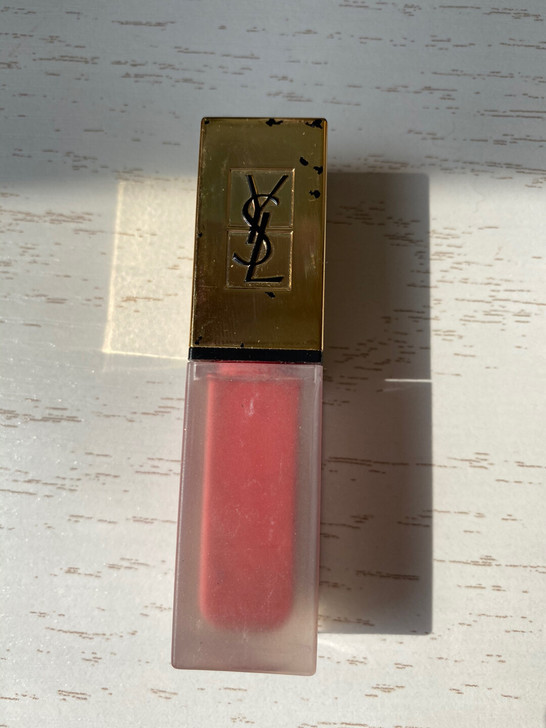 ysl16号，颜色可以小红书做功课。在化妆...