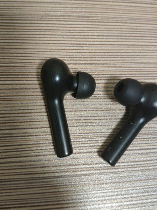 QCY T5，因充电仓丢失而出售两只耳机，...