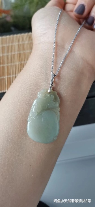 天然翡翠老坑料小兽抱福桃玉吊坠有鉴定证书无...