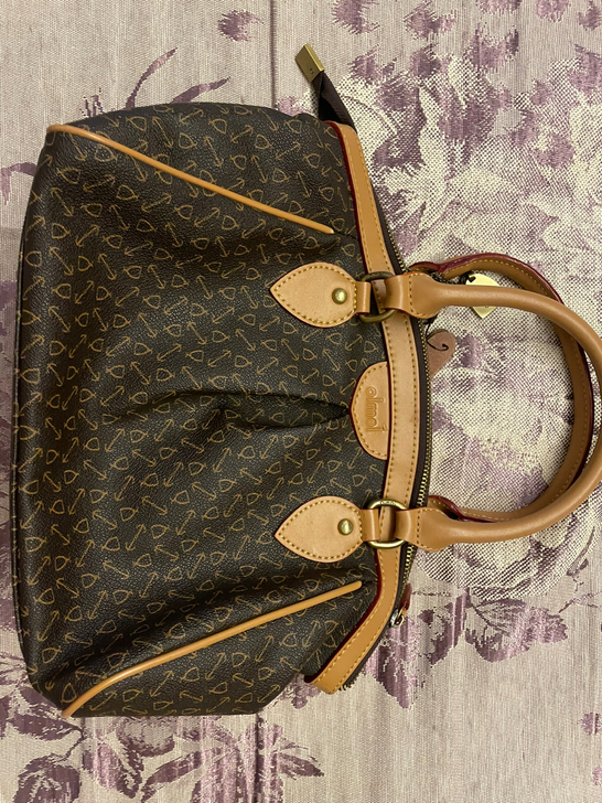 几乎全新手提包，100元包邮出。